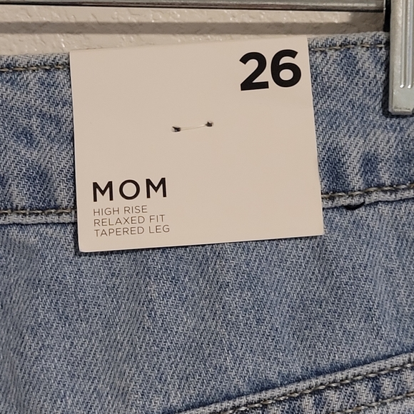 NWT FOREVER 21 Mom Jeans Women 26 Blue High Rise 5-Pocket Button Fly Distressed - Picture 6 of 12